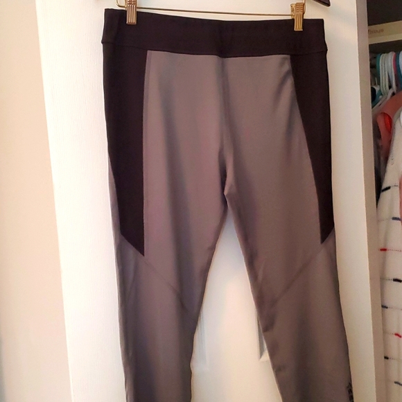 💕4/$25💕 Elle Sport women's Capri leggings - Picture 1 of 6